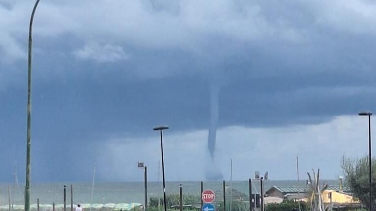 Tromba marina al largo di Porto Garibaldi – Il video