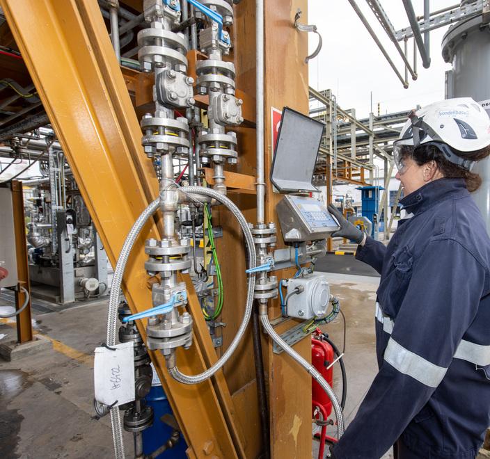 LyondellBasell rassicura Ferrara. Rsu: «Però fermata lunga e tagli»