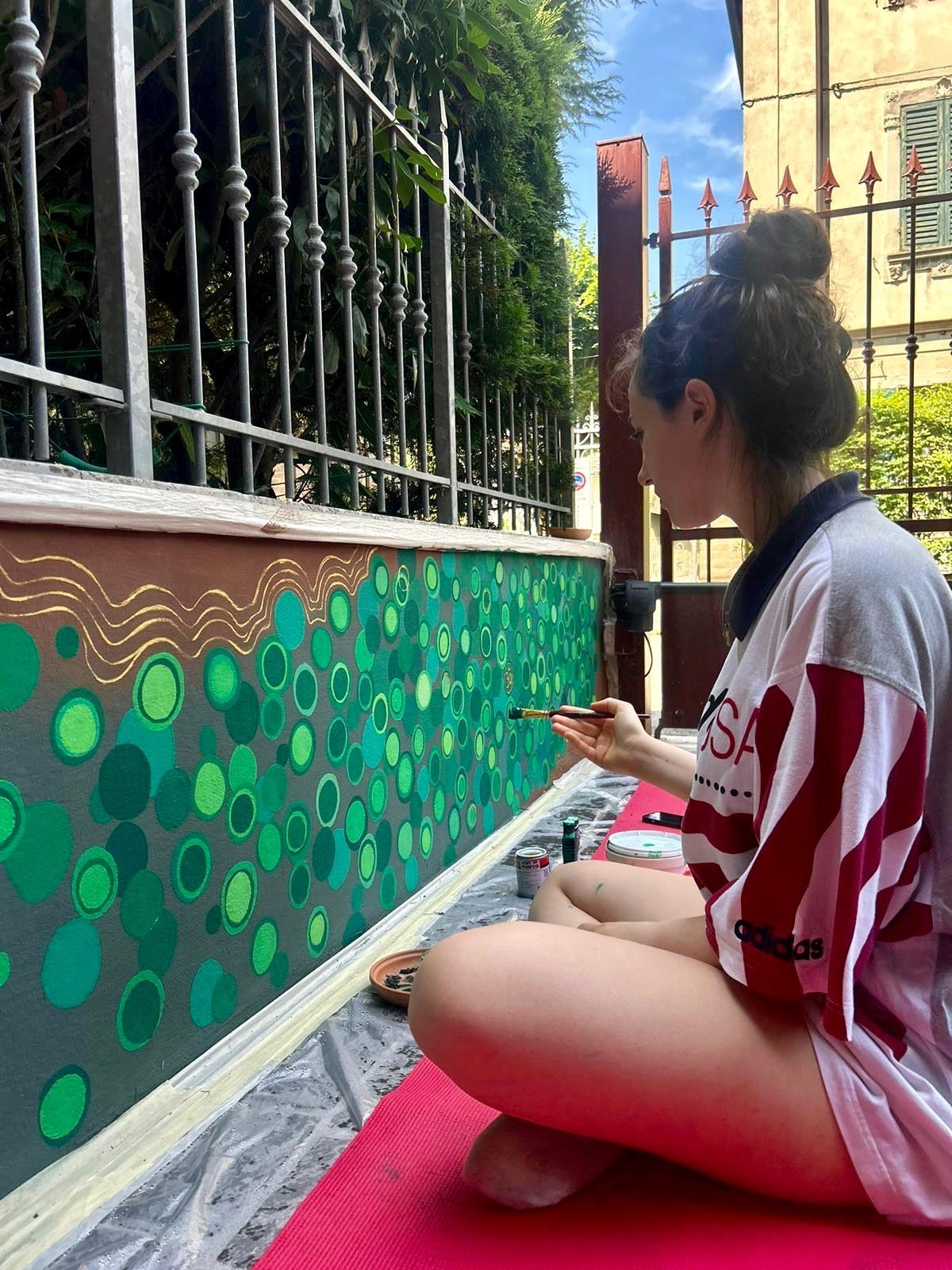 Due murales naturali per la scuola di yoga Dharma: «Si crea subito la magia»