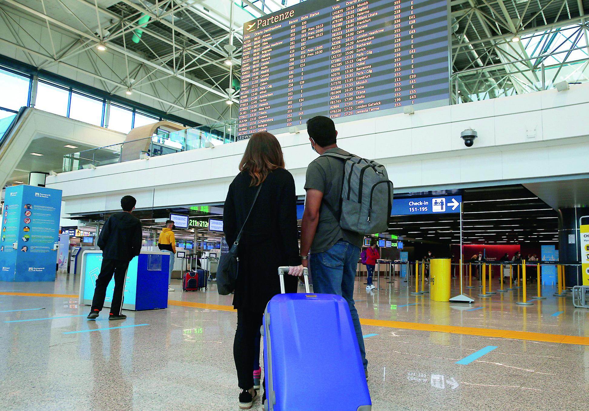 Agosto in overbooking: pochi posti in aereo per la Sardegna e biglietti alle stelle 