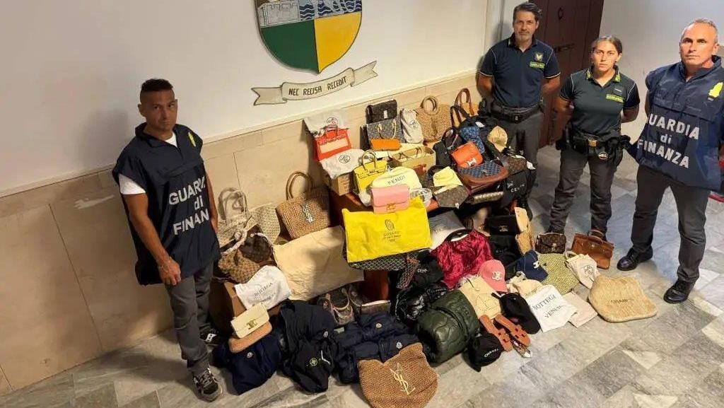 Una parte delle merce sequestrata