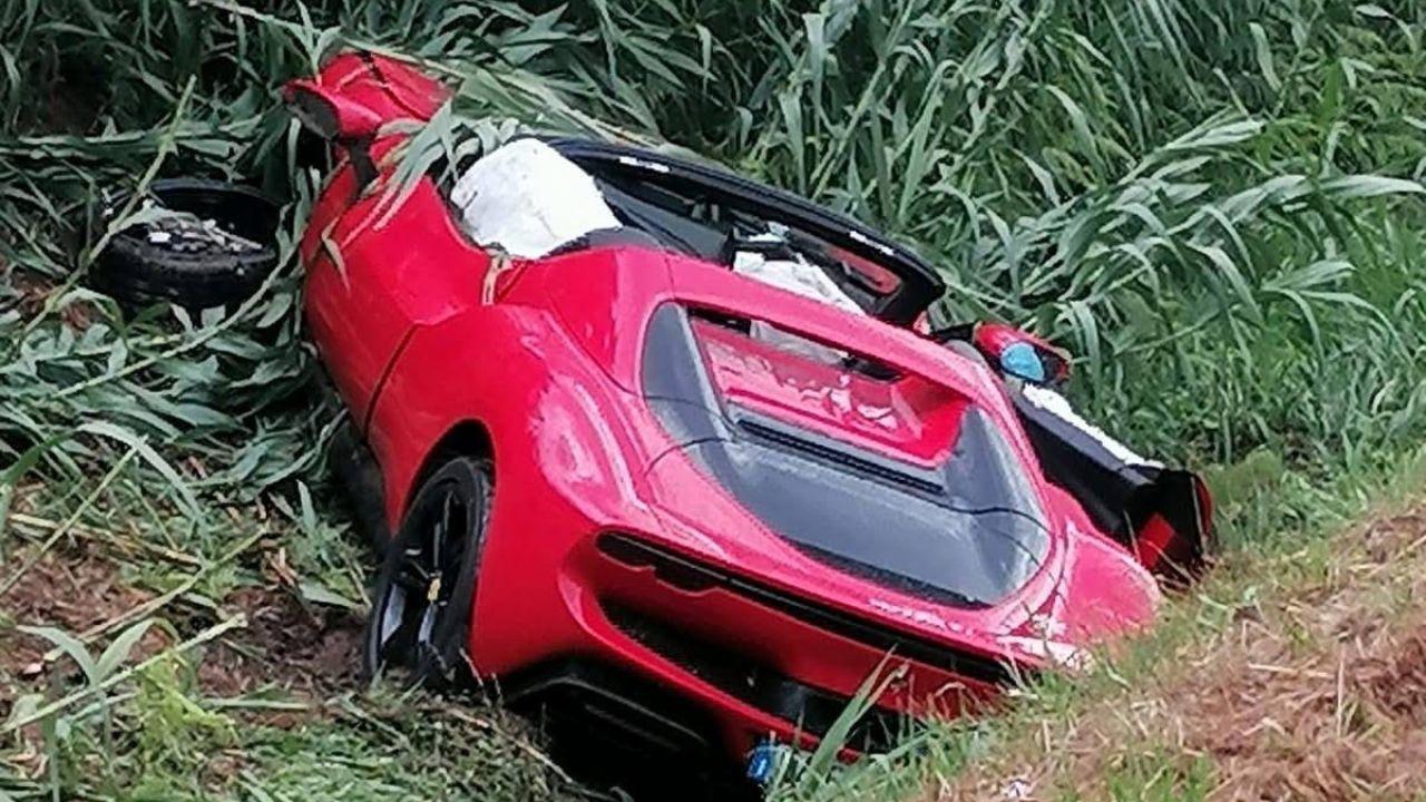 La Ferrari nel fosso