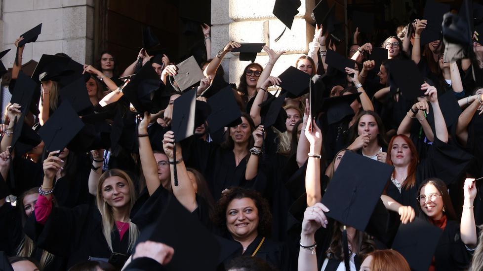 La laurea a Ferrara e poi l’estero: i racconti di chi ha scelto di partire