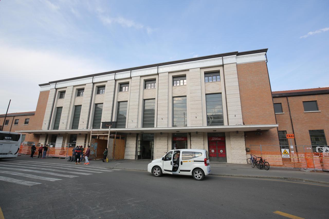 STAZIONE TRENI PIAZZALE MARCONI ESTERNO