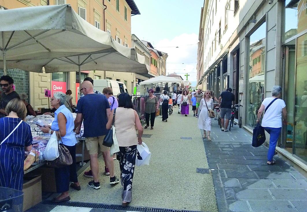 Pistoia, ciclabile di via Vannucci nel mirino: «Troppo alta, in tanti ci cadono»