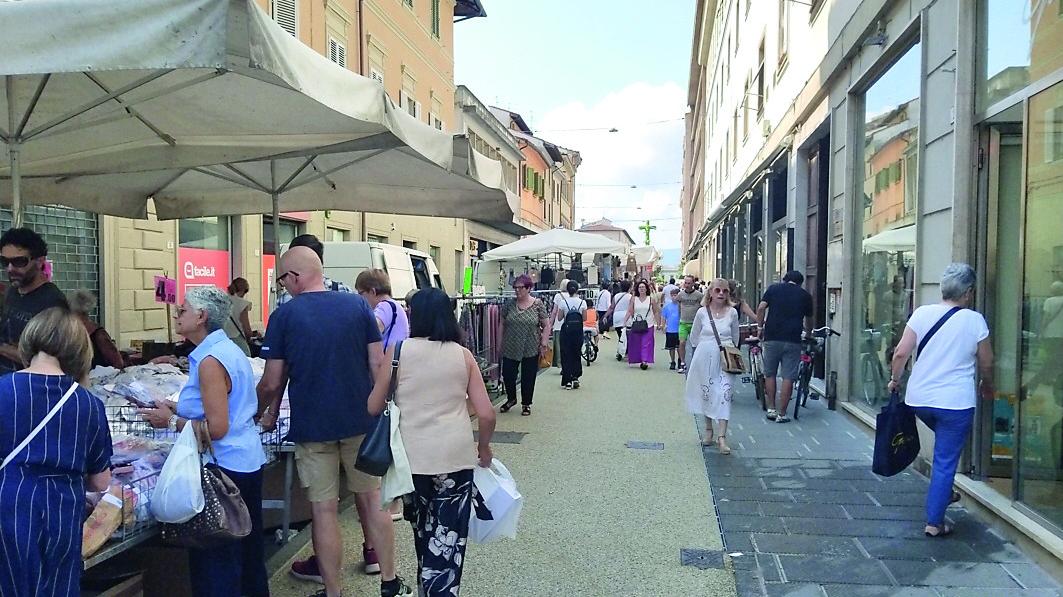 Pistoia, ciclabile di via Vannucci nel mirino: «Troppo alta, in tanti ci cadono»