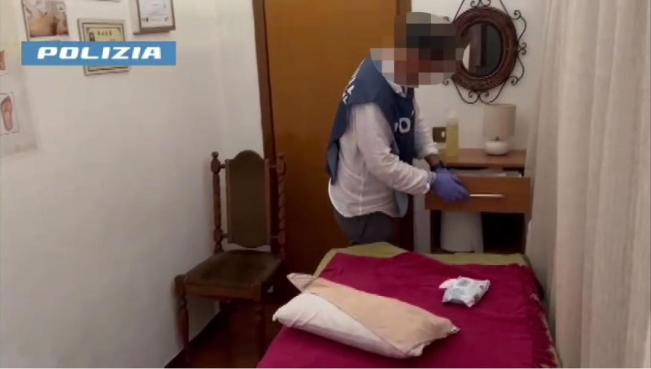 Centro massaggi usato come casa di prostituzione: denunciata una 57enne cinese a Reggio Emilia