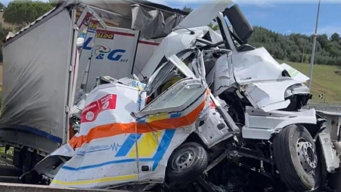 L'incidente in A1 (foto facebook Eugenio Giani)