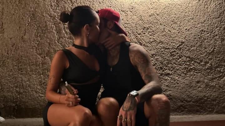 Fedez e il primo bacio con Giulia Honegger: la foto a Porto Cervo