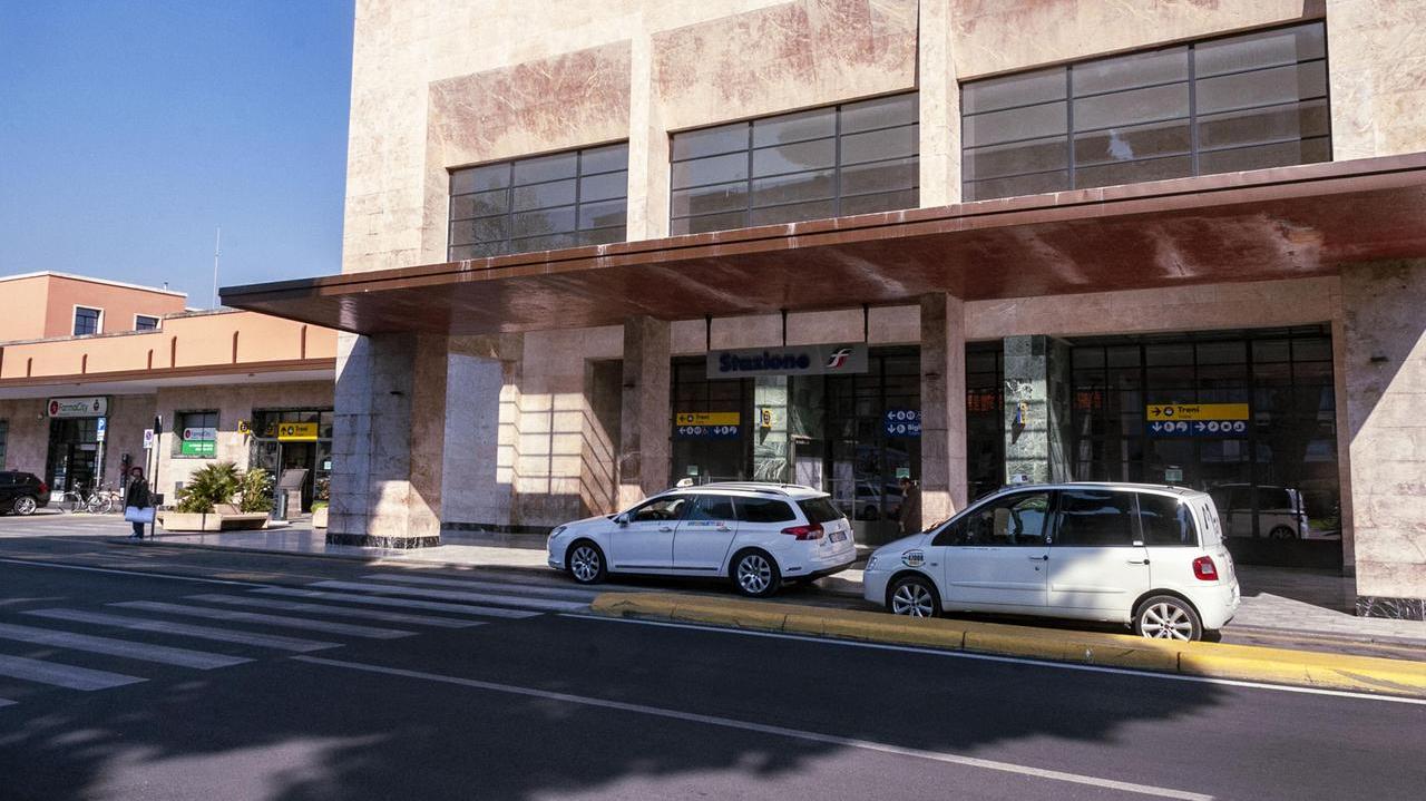 La zona della stazione di Viareggio (foto d'archivio)