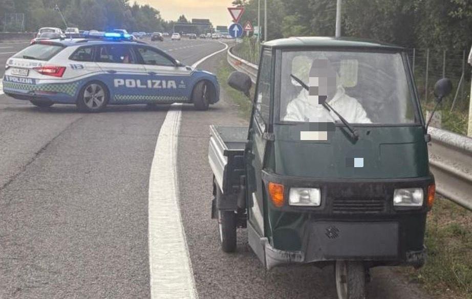 
	Il giovane sull'ape car fermato dalla polizia

