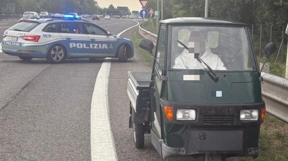 Il giovane sull'ape car fermato dalla polizia