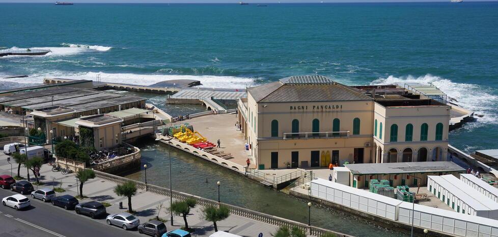 Livorno, interdette per legionella le docce calde e fredde ai bagni Pancaldi-Acquaviva