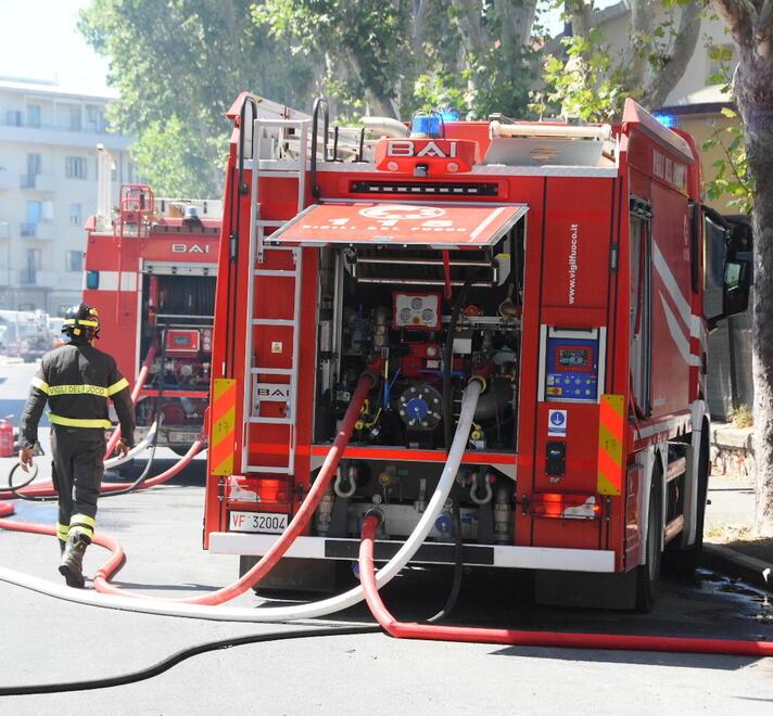 Una squadra dei vigili del fuoco (foto d'archivio)