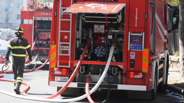 Una squadra dei vigili del fuoco (foto d'archivio)