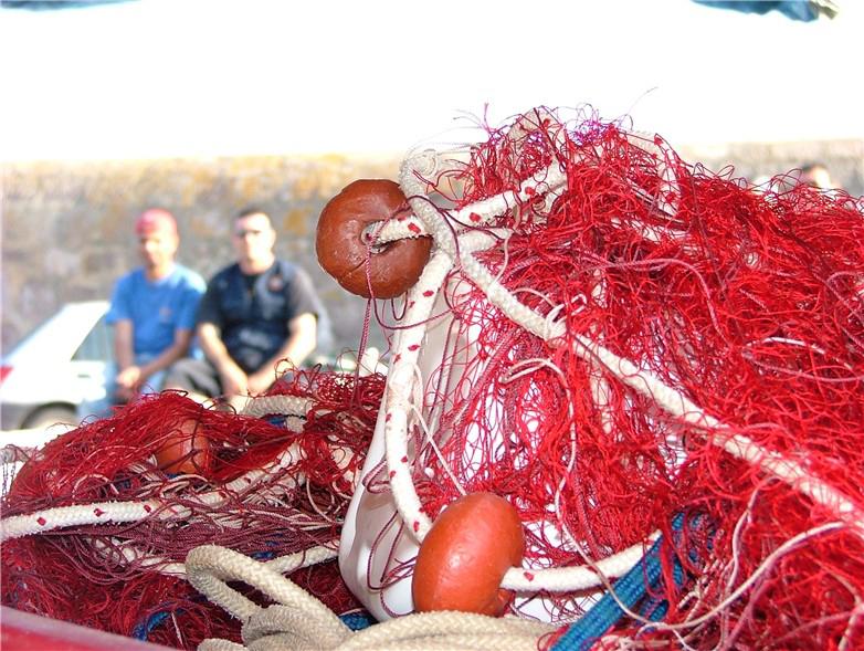 Un chilometro di reti da pesca rubate nello stagno di San Giovanni