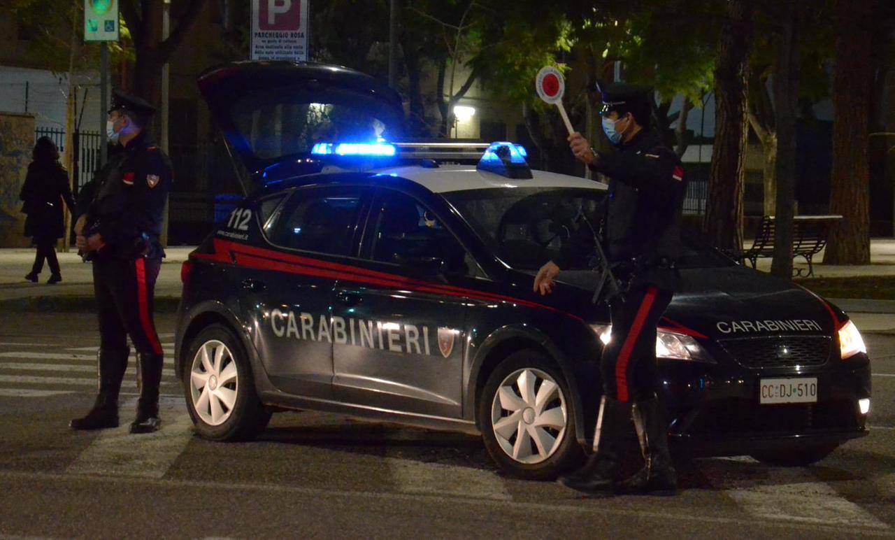 Sorpreso in tabaccheria, nello zaino aveva “Gratta e vinci” e sigarette: 18enne in arresto per furto aggravato