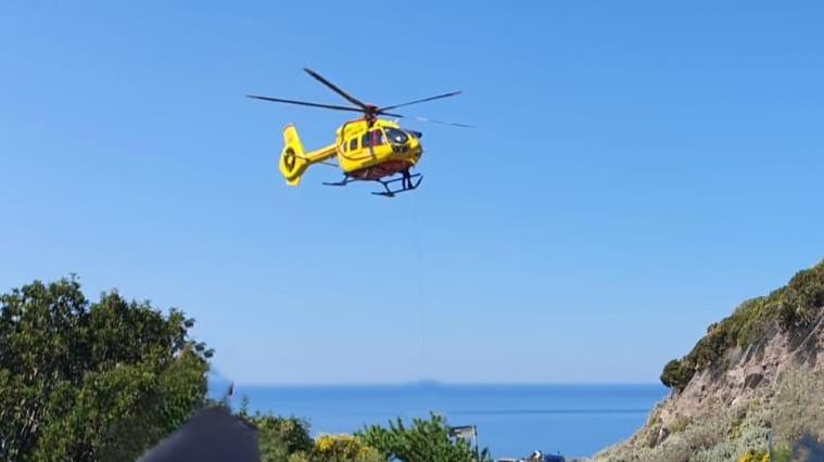 L'elisoccorso del 118 durante un intervento a Valledoria