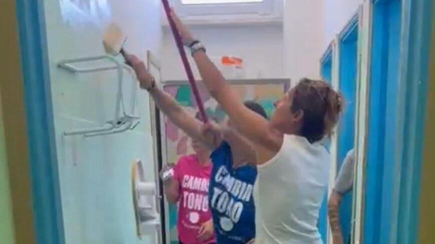 A Livorno genitori-imbianchini fanno bella la scuola dei propri figli