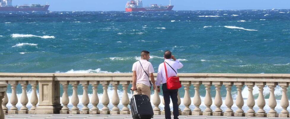 Turismo a Livorno, i numeri 2025 del Comune: «Pernottamenti in aumento. Perini? Il suo è un film fantasy»