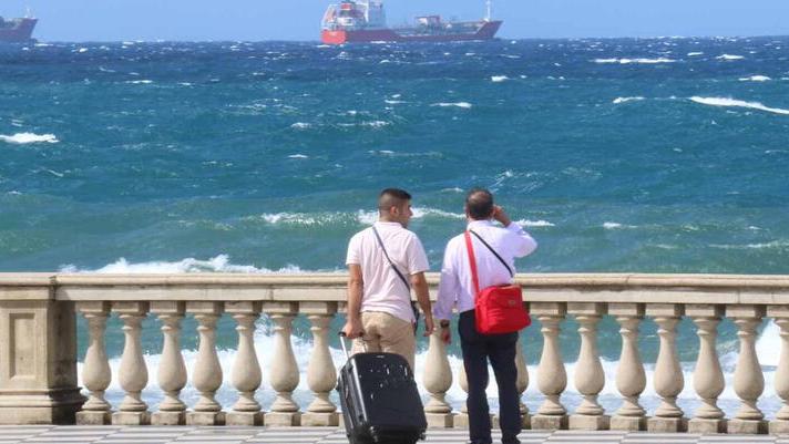 Turismo a Livorno, i numeri 2025 del Comune: «Pernottamenti in aumento. Perini? Il suo è un film fantasy»