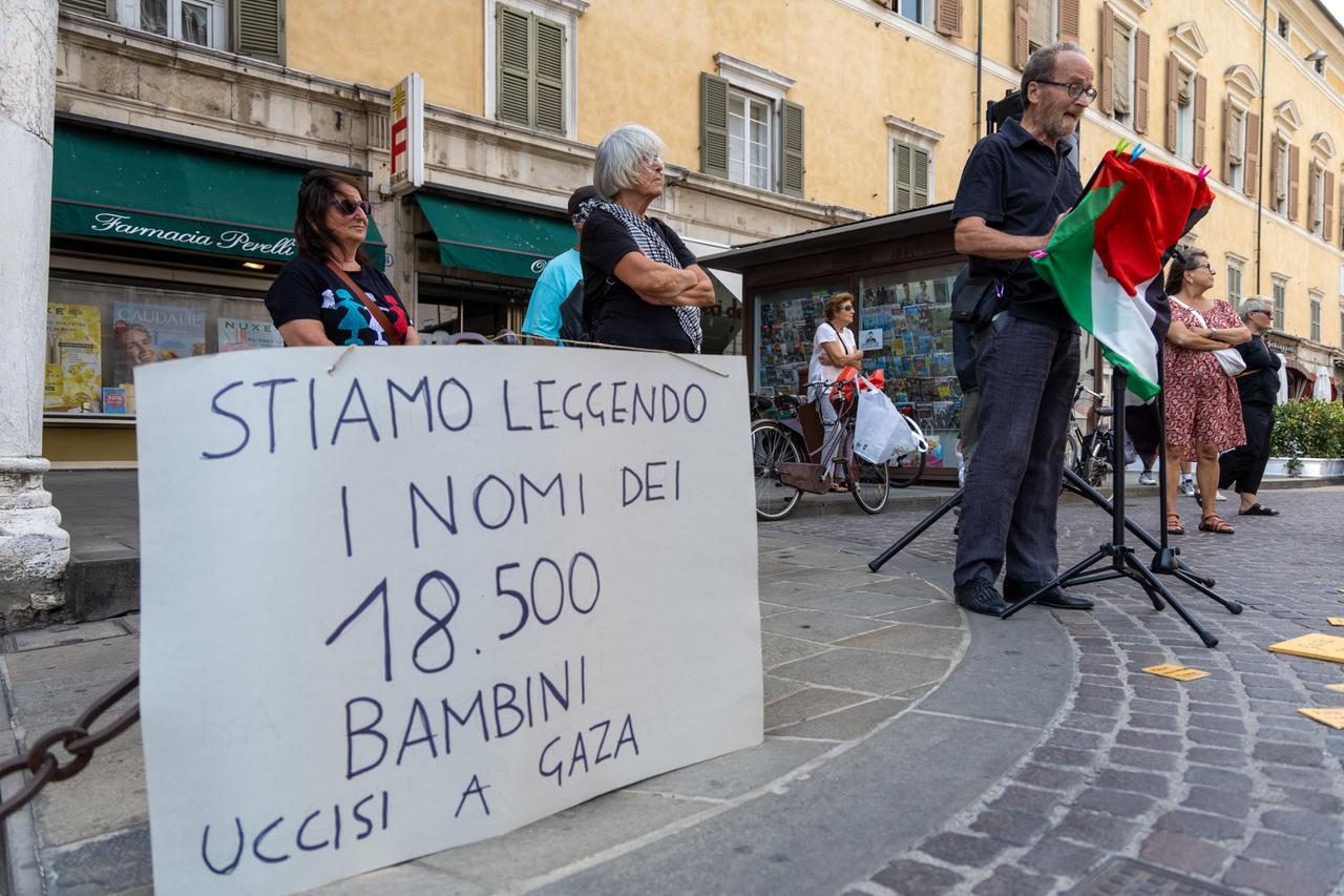 Ferrara, otto ore e 18.500 nomi per dire basta al massacro dei bimbi di Gaza