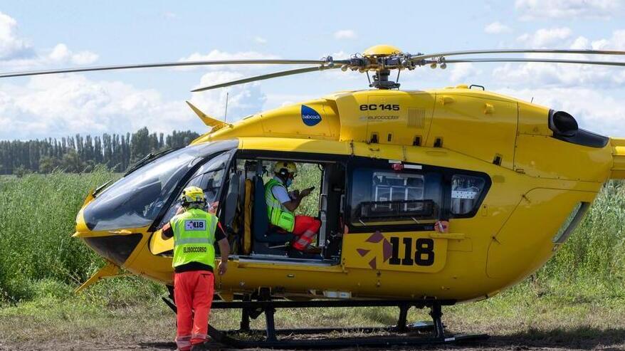 L'elisoccorso ha trasportato il lavoratore in ospedale