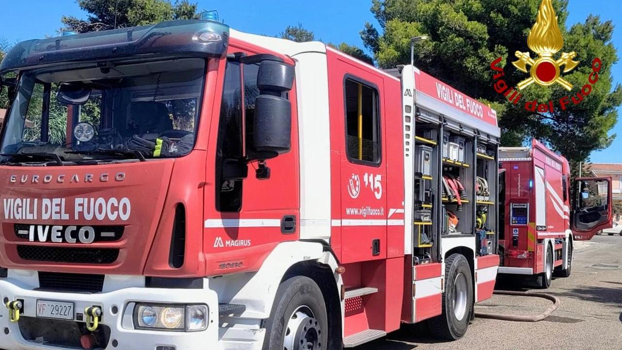 Paura per un incendio nel seminterrato: una persona ustionata