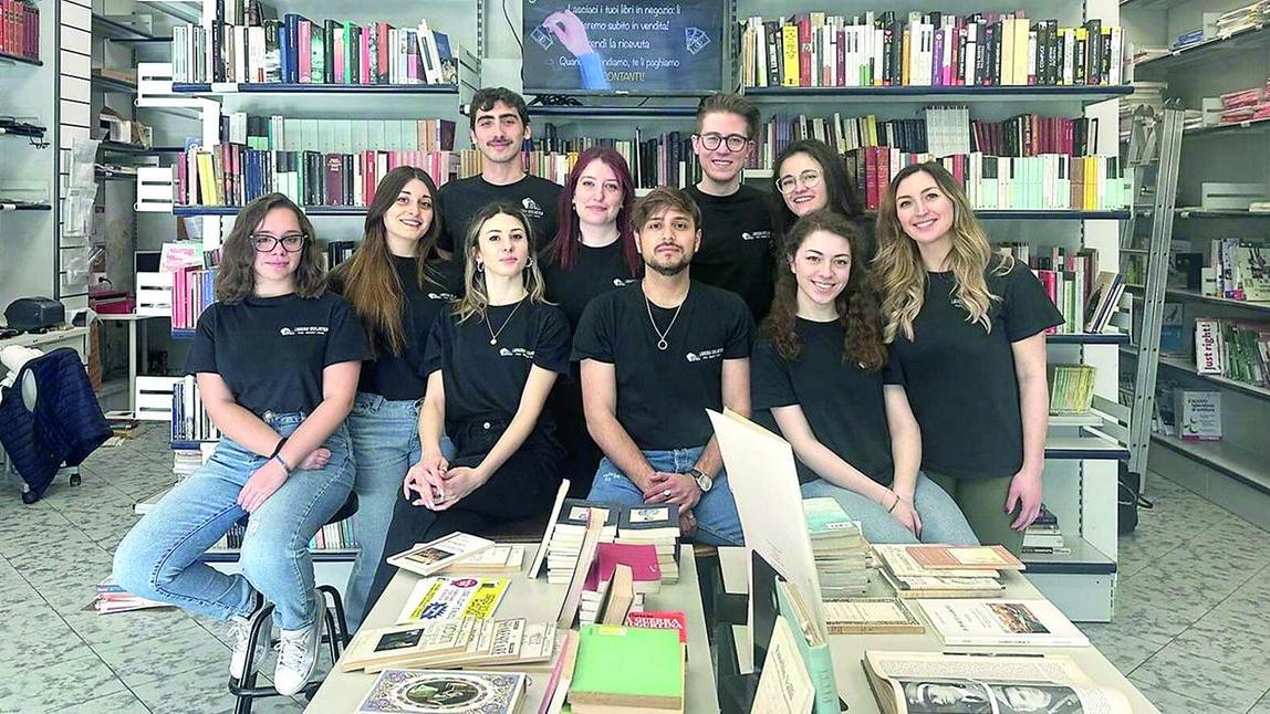 Lo staff del negozio di via di Reggiana