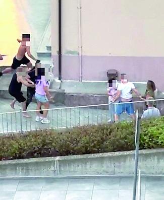 Scandiano, madre e figlia ferite in una lite tra vicini: il video fa il giro dei social