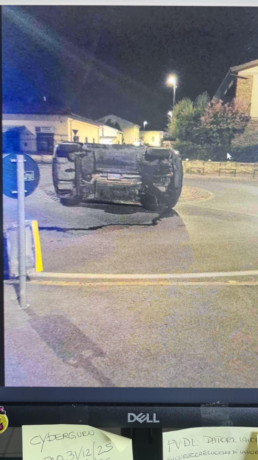 Prato, esagera con l’alcol e si ribalta con l’auto: denunciato