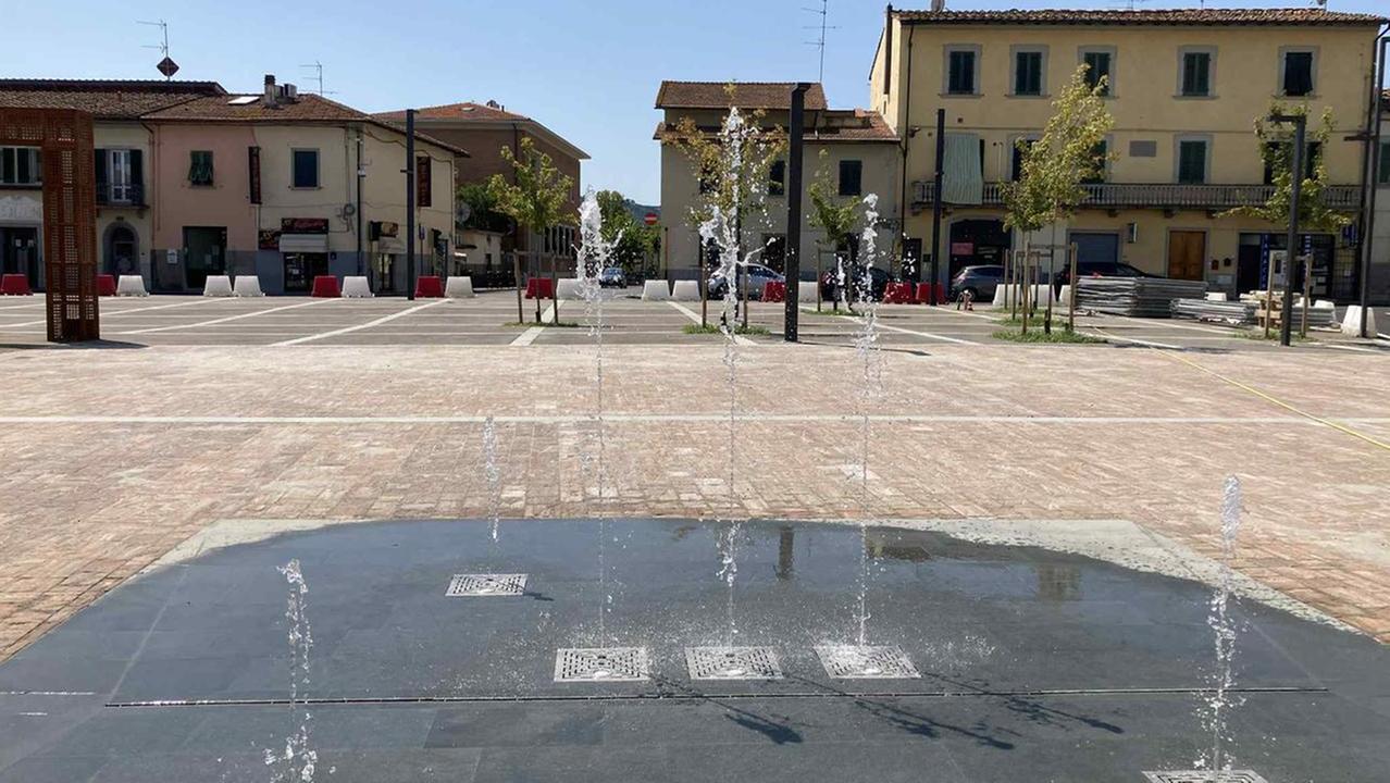 Vede la luce dopo due anni la piazza di Poggio a Caiano