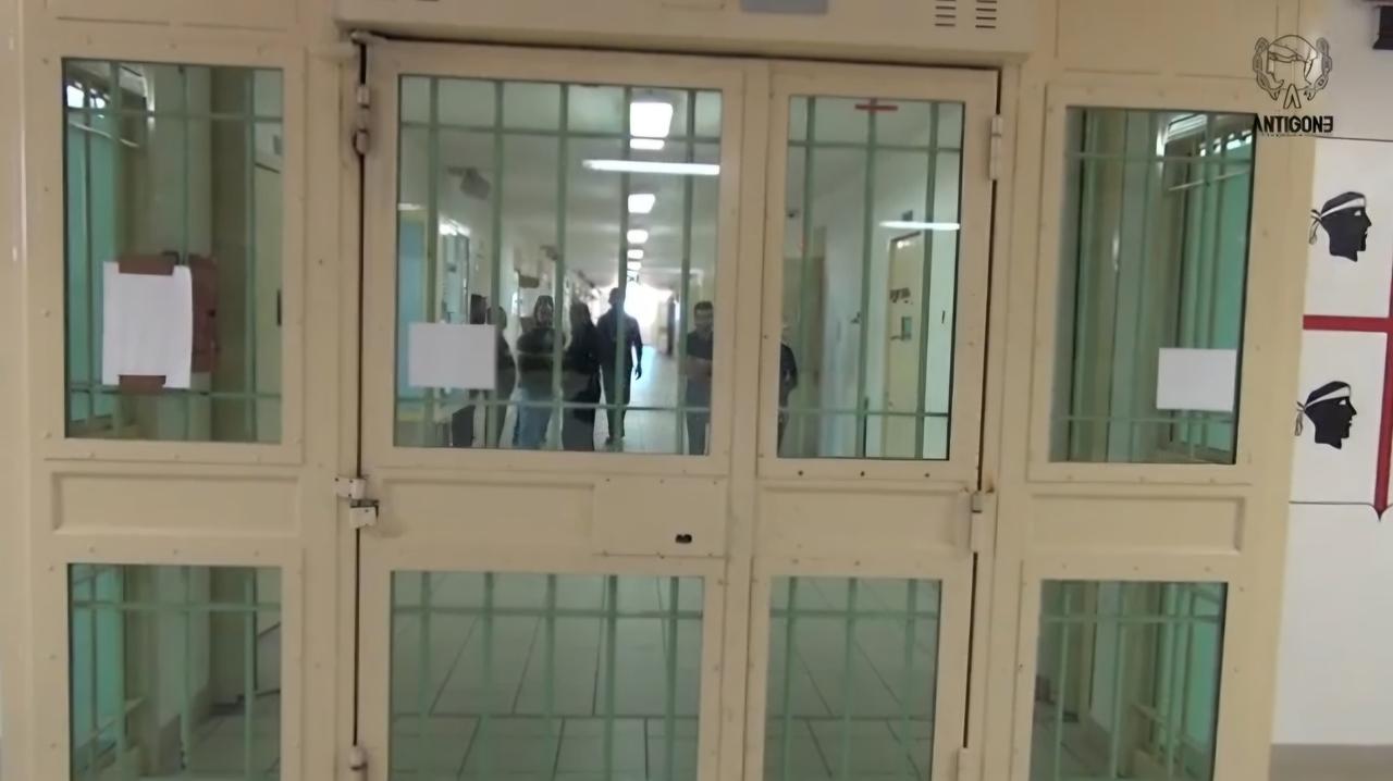 Dopo il permesso premio torna in carcere con 18 ovuli di droga nell’intestino