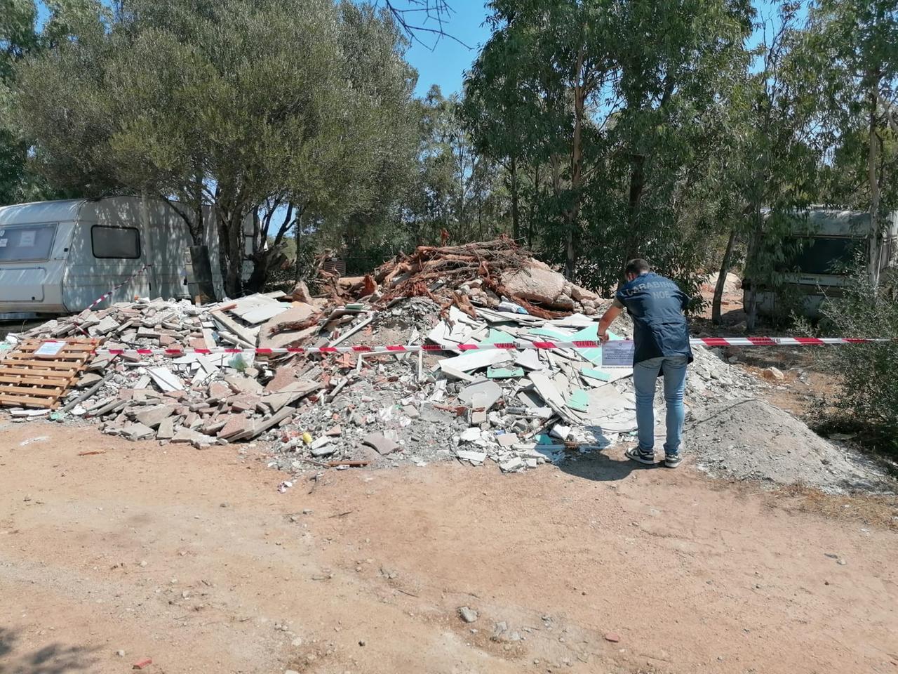 Maxi discarica sequestrata dal Noe all’Isuledda, sigilli anche a 9 roulotte