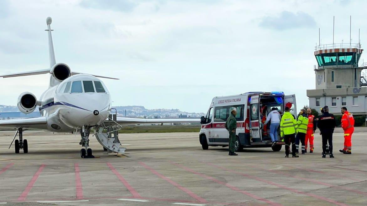 Volo d’urgenza da Cagliari a Roma per salvare la vita di una neonata