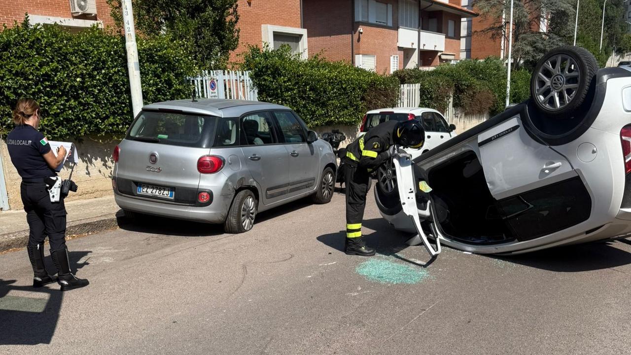 Sassari, si ribalta con la Volkswagen: neo patentato esce illeso dall’auto