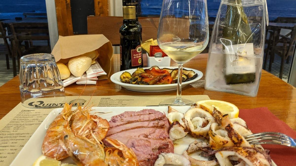 Alghero, mangiano e scappano senza pagare: denunciati due turisti