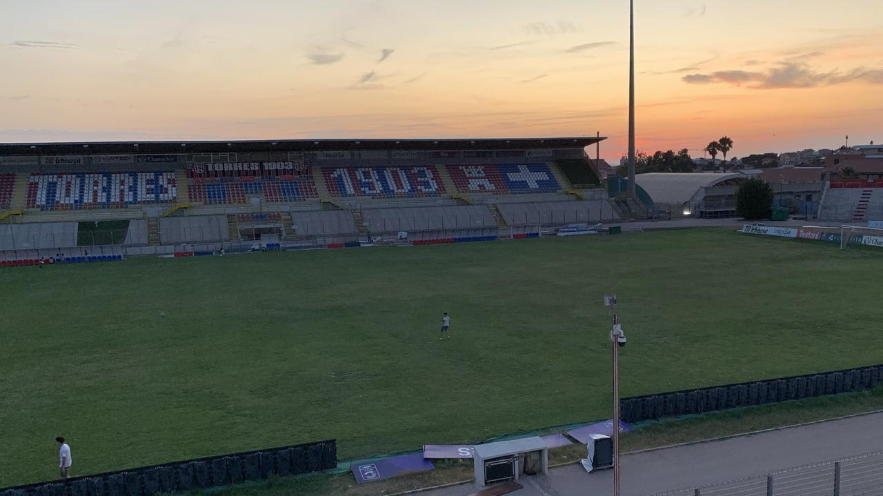 Torres al lavoro sul campo di Carbonazzi, il manto dell’Acquedotto torna a brillare