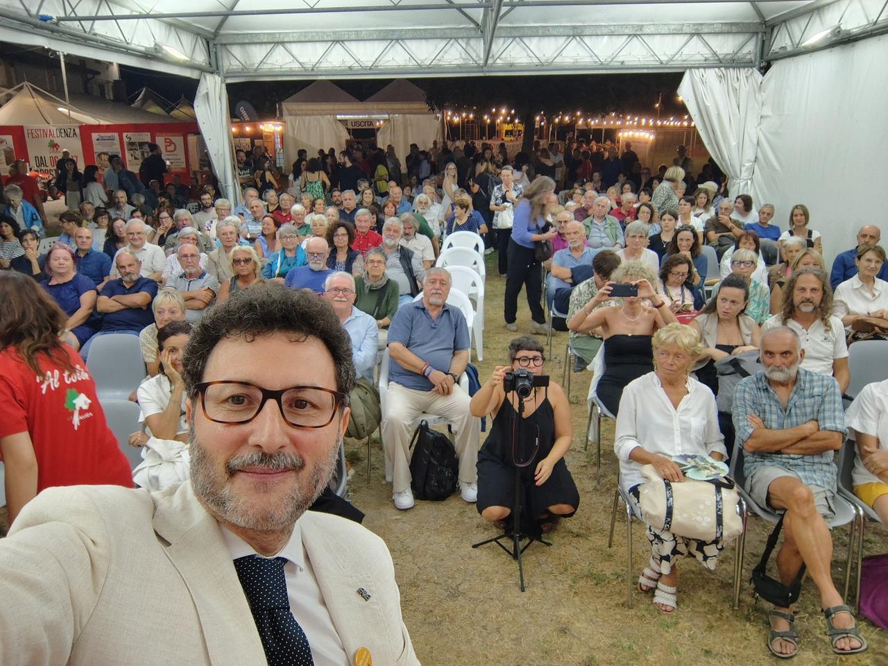 Sold out alla presentazione del libro "Contro l’inganno di Bibbiano"