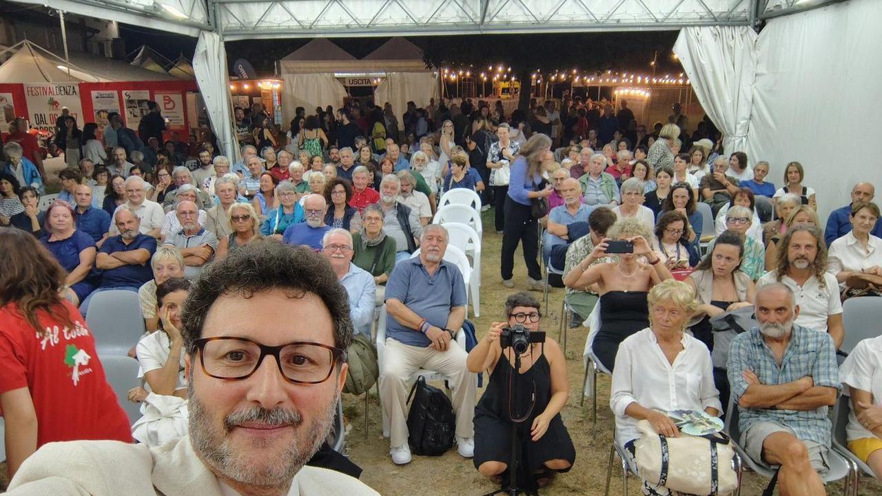 Sold out alla presentazione del libro "Contro l’inganno di Bibbiano"