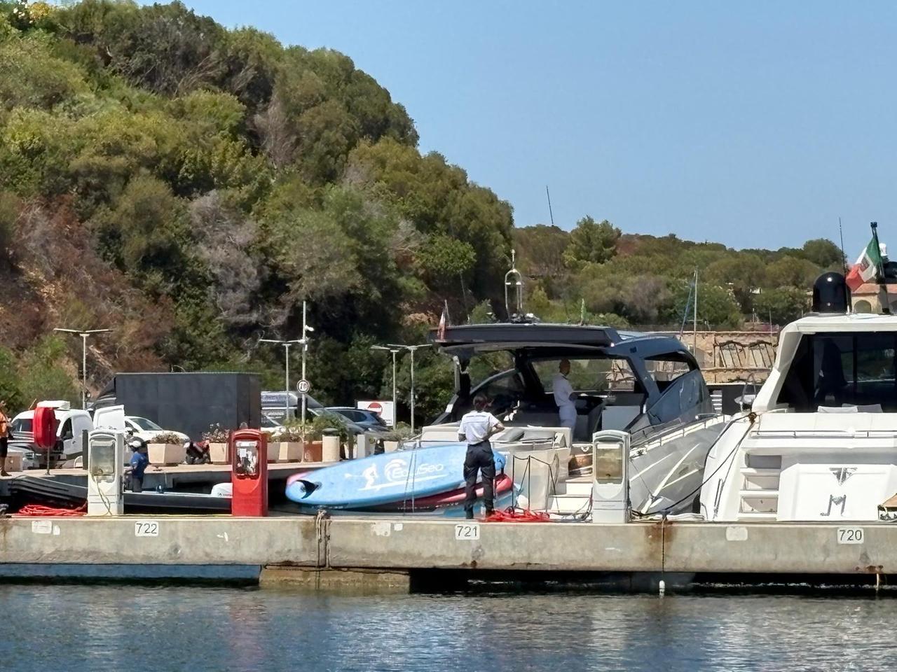 Giallo in porto, trovato un cadavere in barca