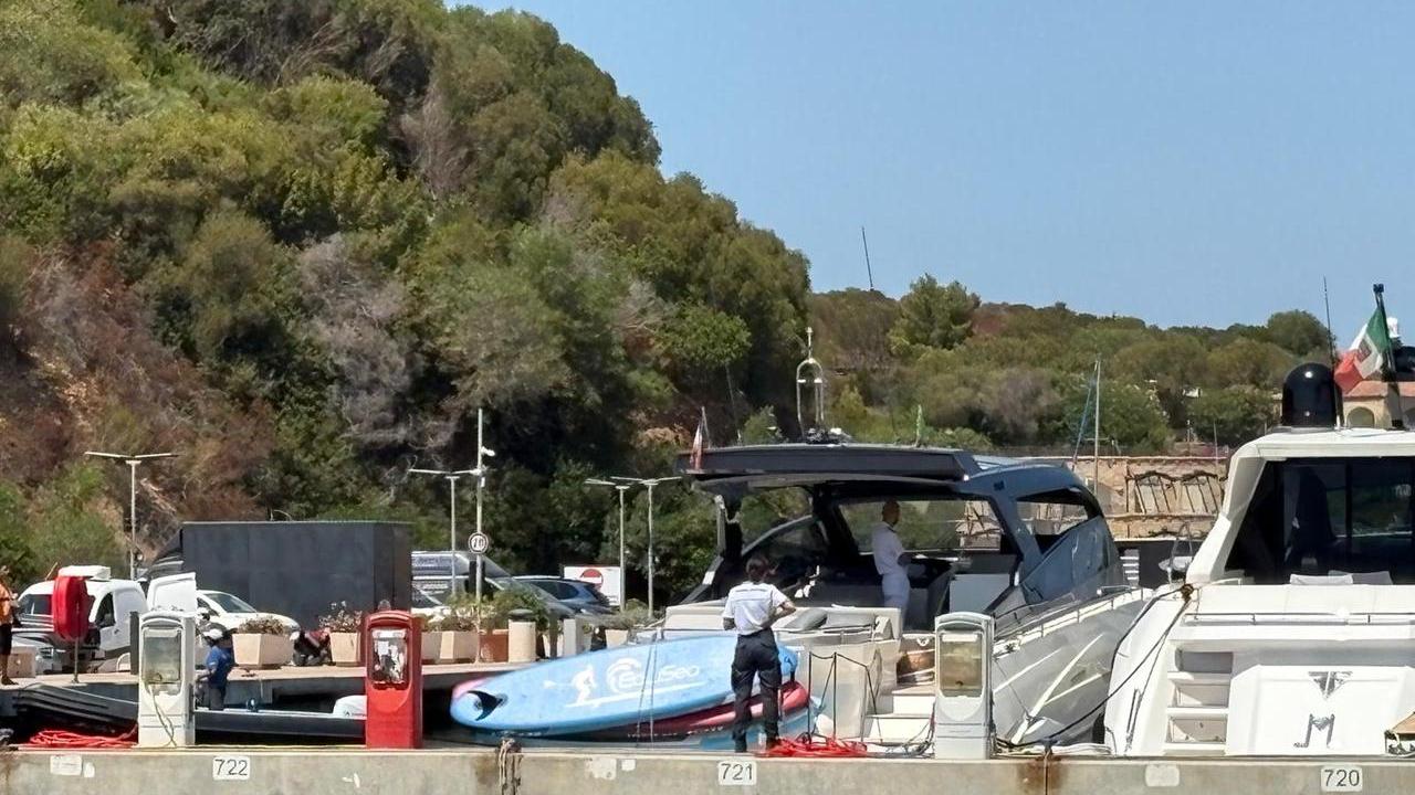 Giallo in porto, trovato un cadavere in barca
