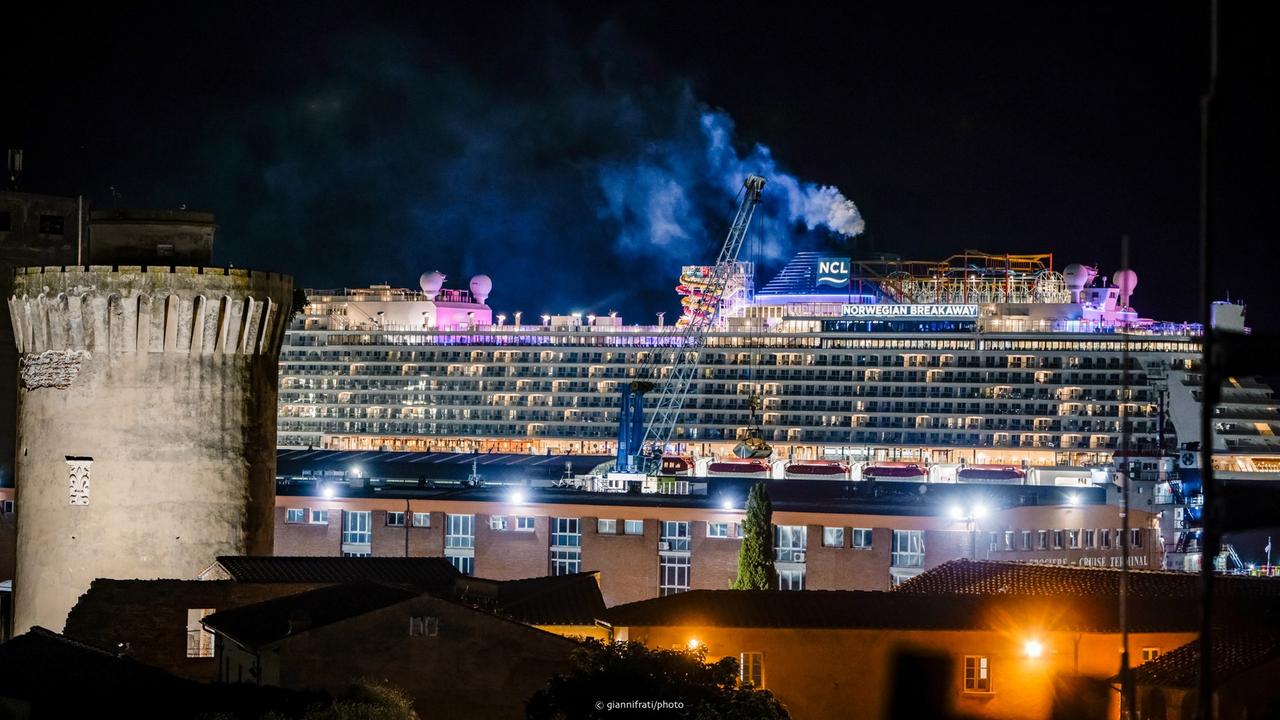 La Norwegian Breakaway in versione discoteca
