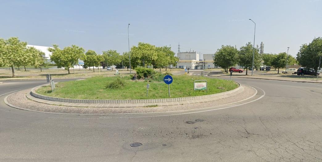 
	La rapina &egrave; avvenuta nei pressi della rotonda tra le vie Galilei e Da Vinci

