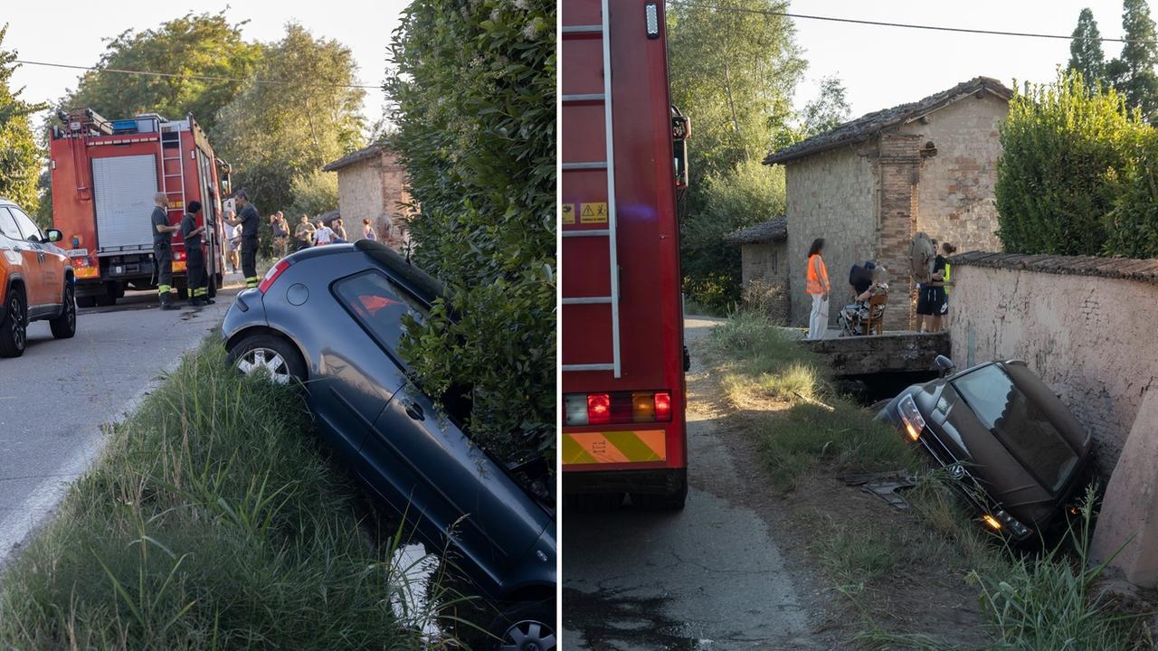 Le due auto nel fosso (foto di Luigi Esposito)