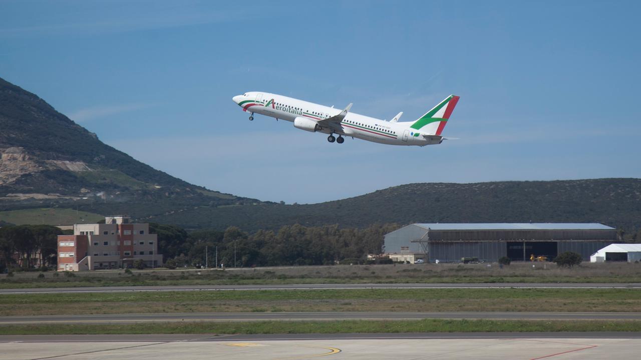 Record di passeggeri negli aeroporti sardi, le previsioni per Ferragosto: tutti i numeri