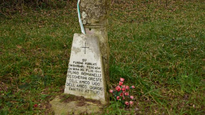 Il cippo che ricorda la strage nazista