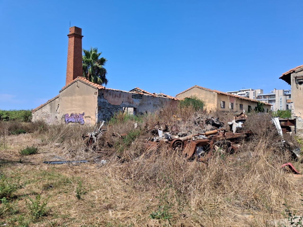 Accanto all’ospedale una bomba ecologica a cielo aperto