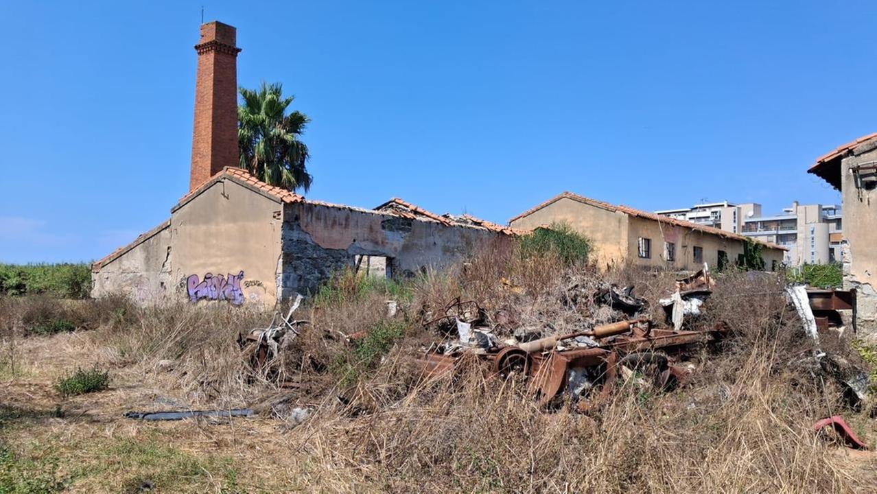 Accanto all’ospedale una bomba ecologica a cielo aperto