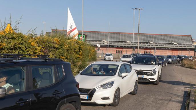 Via Emilia chiusa, traffico in tilt: auto e tir incolonnati fino al casello di Modena Nord